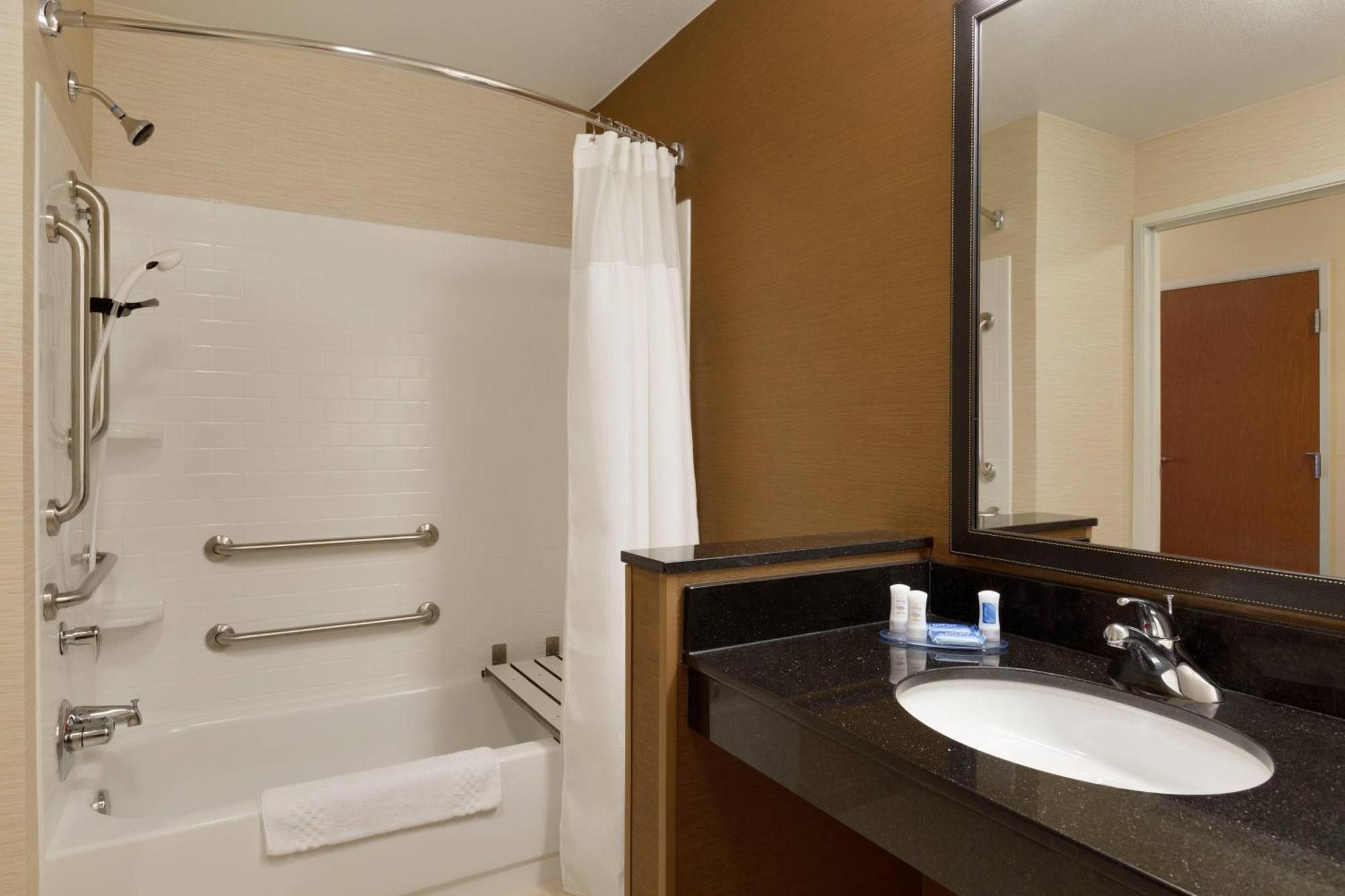 Fairfield Inn & Suites Bismarck North Екстер'єр фото